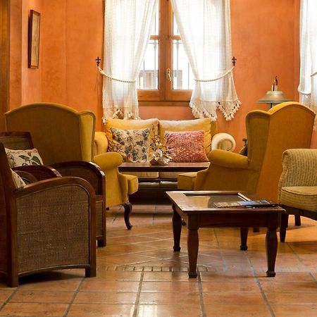 Hotel Restaurante La Masieta เครเชล ภายนอก รูปภาพ