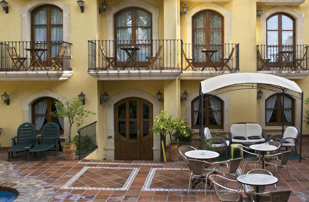 Hotel Restaurante La Masieta เครเชล ภายนอก รูปภาพ